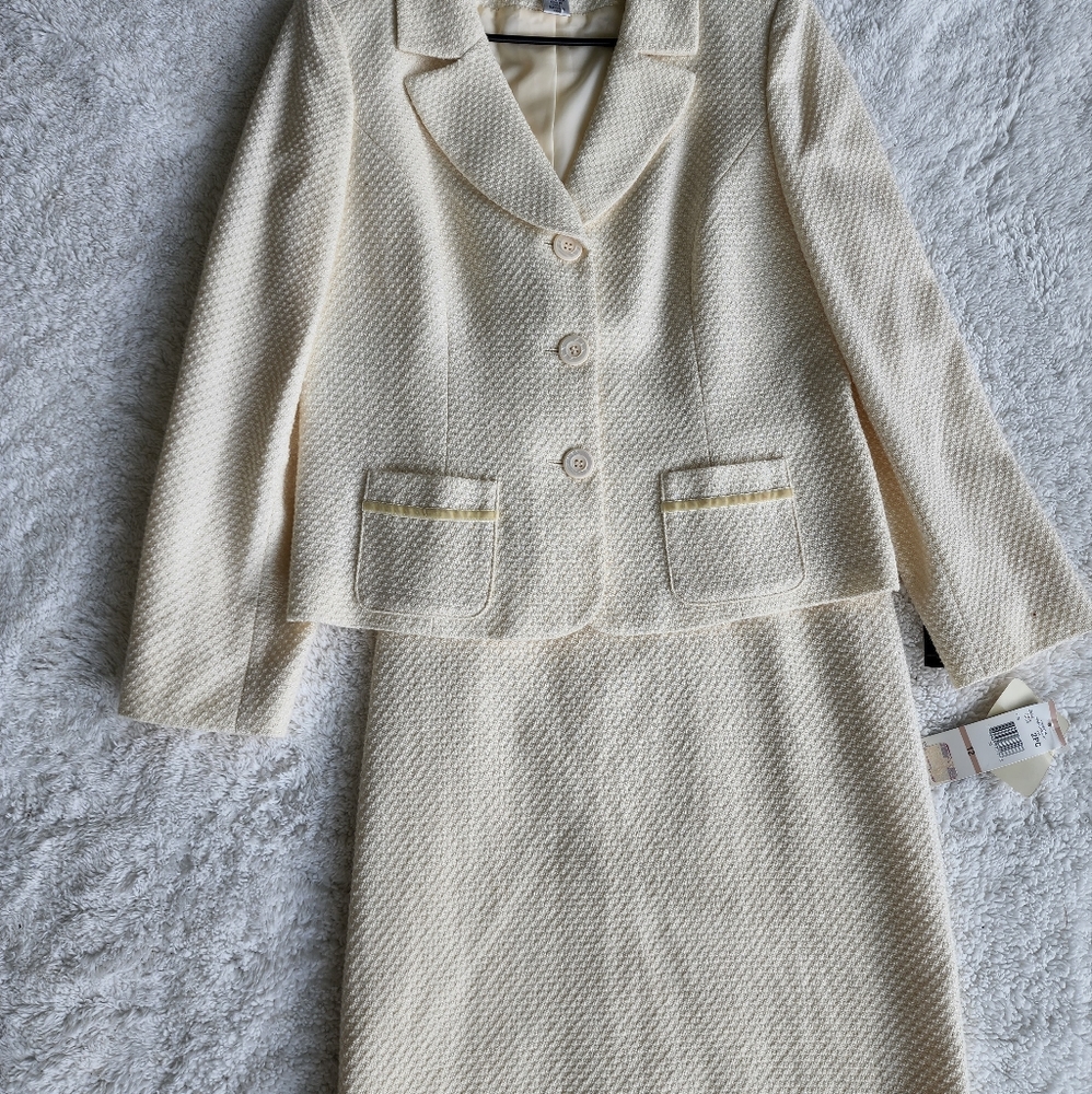 Jones New York 2 piece suit "Roman Holiday" in gorgeous cream size 12